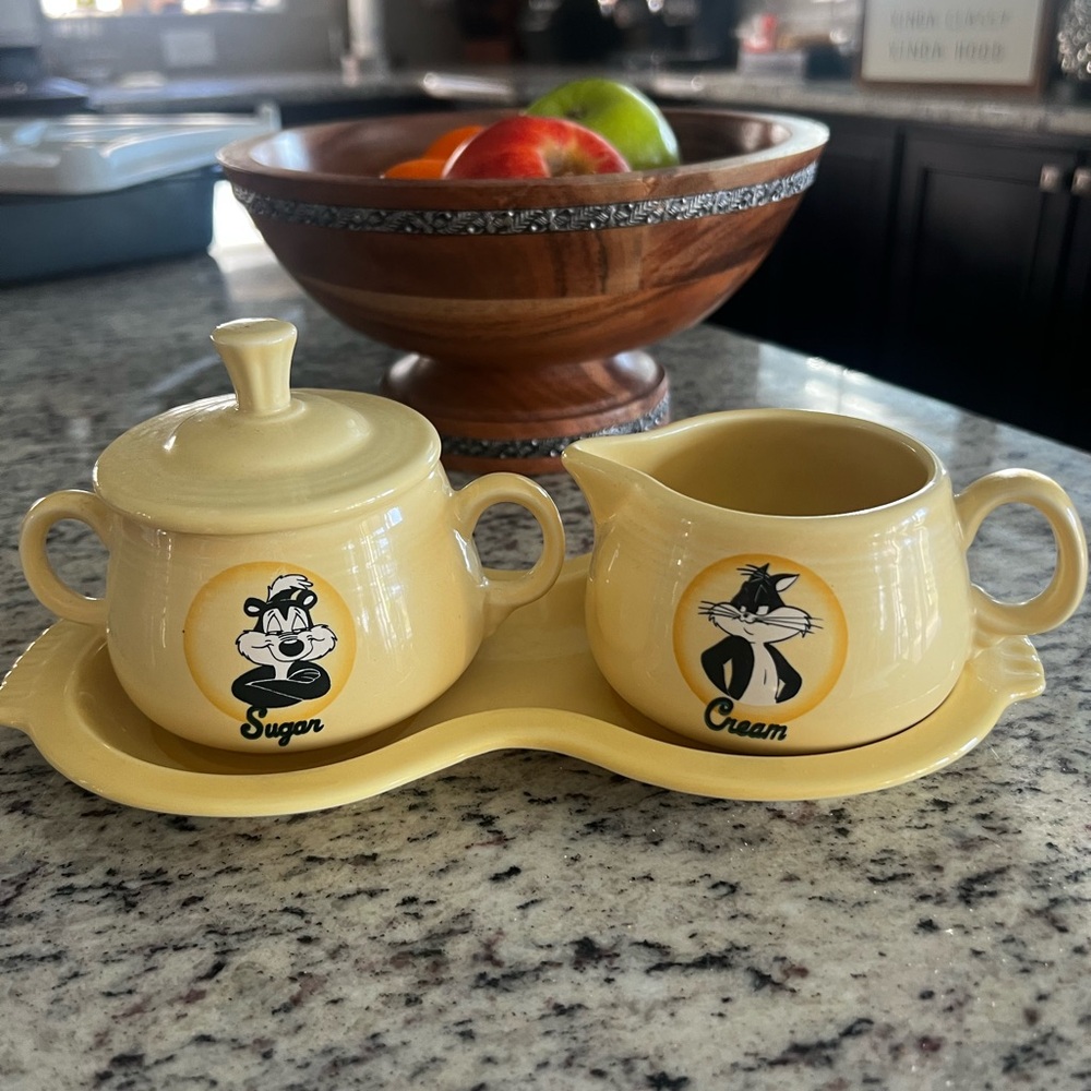 Pepe Le Pew and Penelope Looney Tunes Sugar and Creamer Set